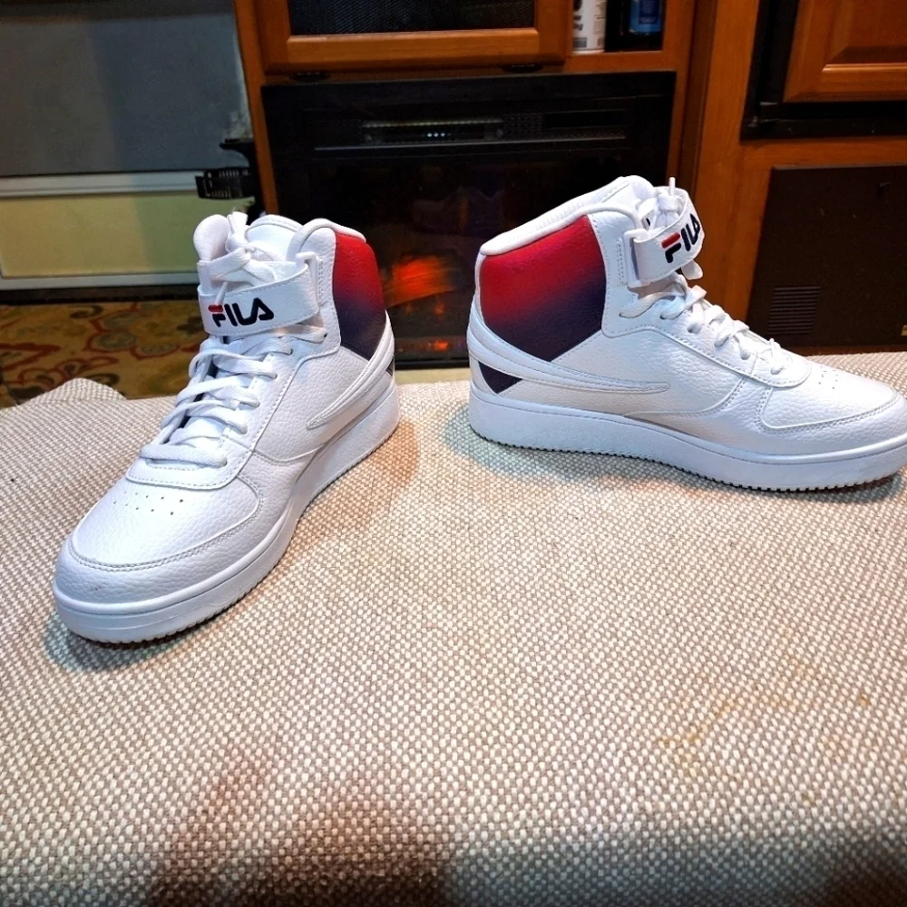 Fila High Tops men's size 7.5 NWOT. White with red ombre accent.